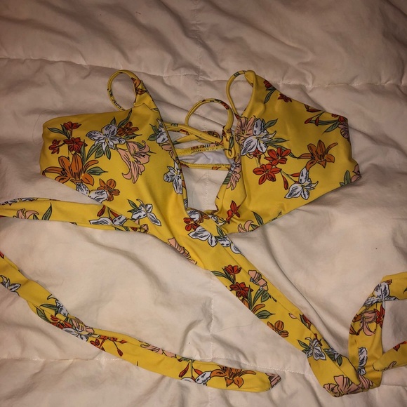 ROMWE Other - Yellow floral wrap bikini top